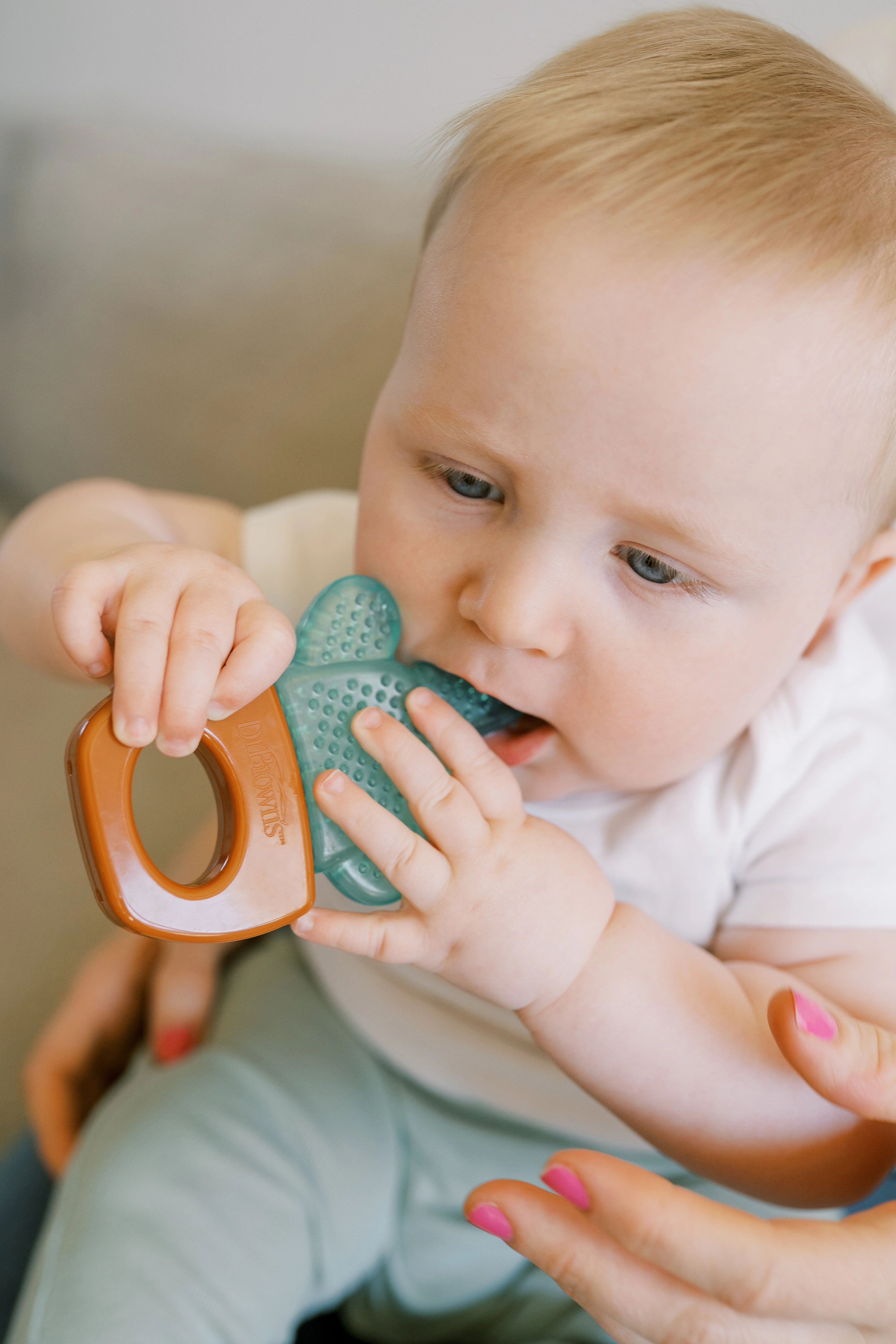 Dr Brown's AquaCool Water-filled HousePlant Teether - Image 3