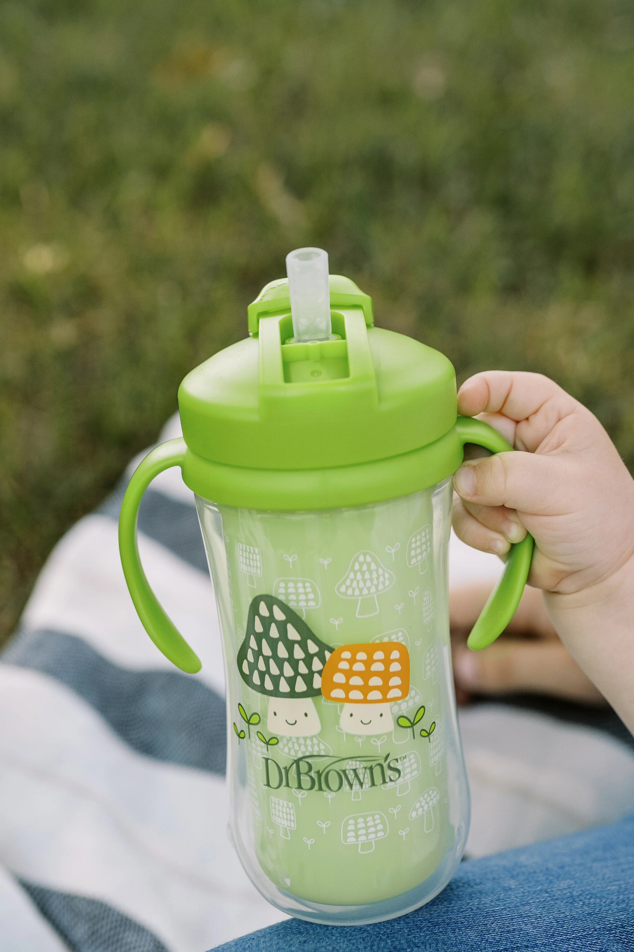 Insulated Straw Cup with Handles, Green Mushrooms  (1-Pack) - Image 3